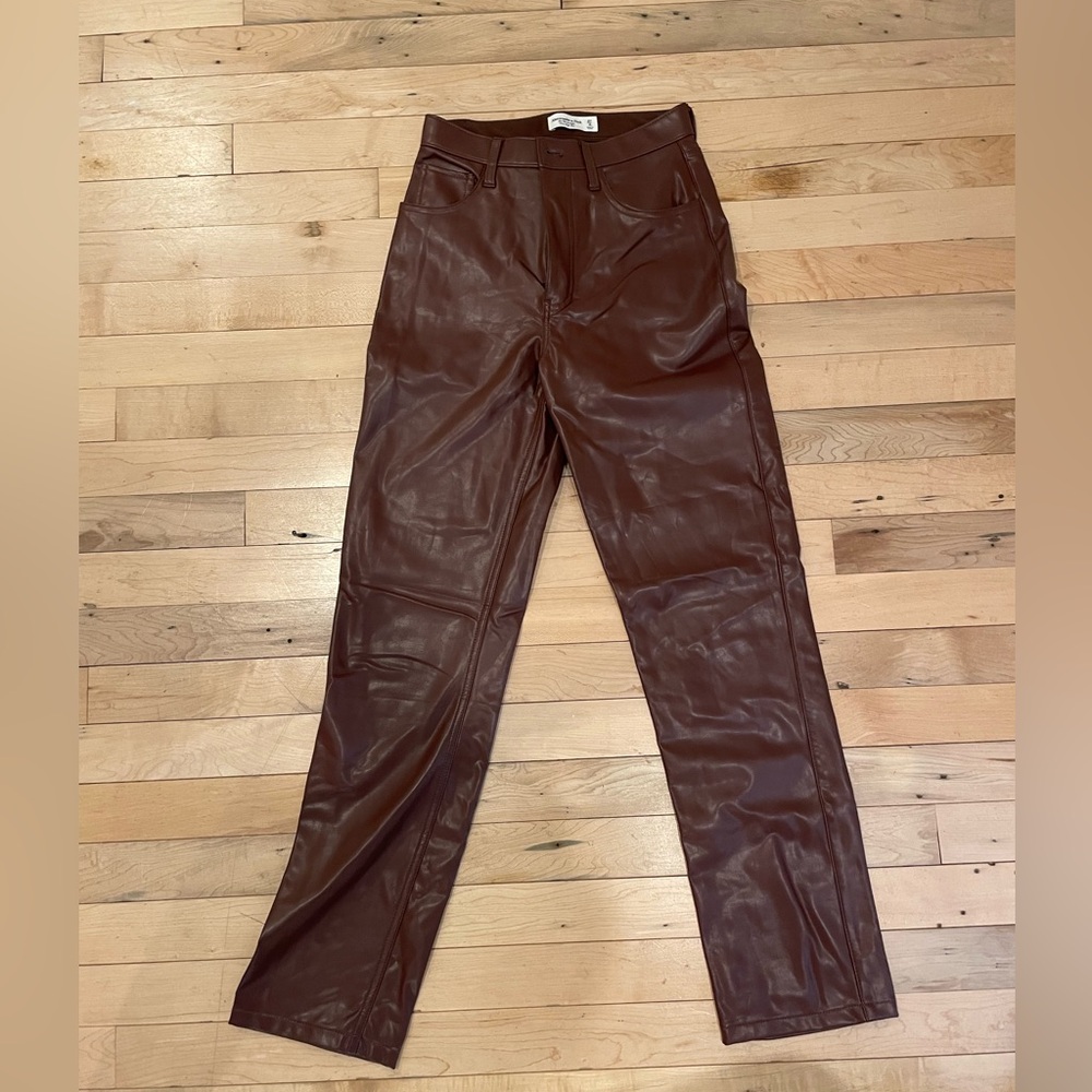 Abercrombie - 90s Straight Ultra High Rise Leather Pants.